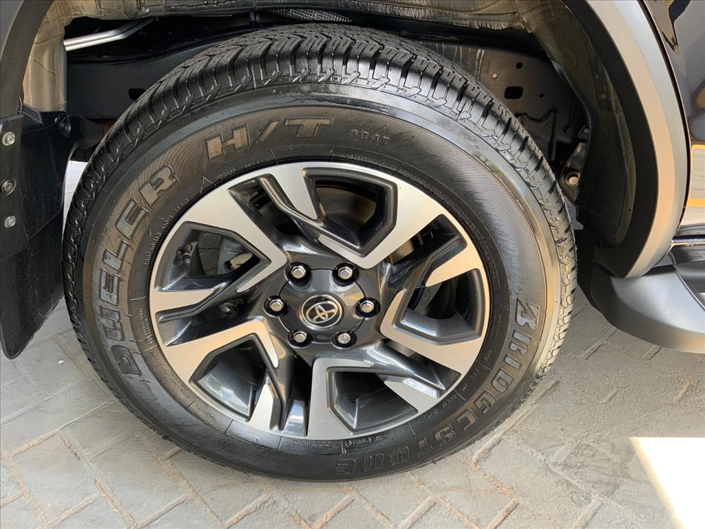 Toyota-HILUX SW4-2.8 D-4D TURBO DIESEL SRX PLATINUM 7L 4X4 AUTOMÁTICO