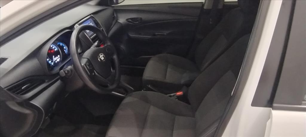 YARIS 1.5 16V FLEX SEDAN XL LIVE MULTIDRIVE9