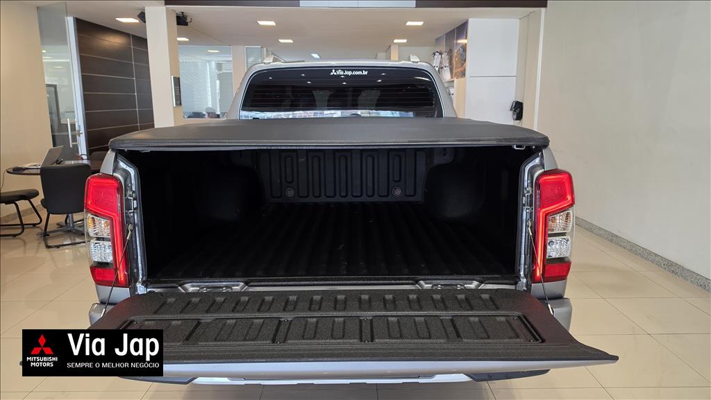 Mitsubishi-L200 TRITON-2.4 16V TURBO DIESEL SPORT HPE-S CD 4P 4X4 AUTOMÁTICO