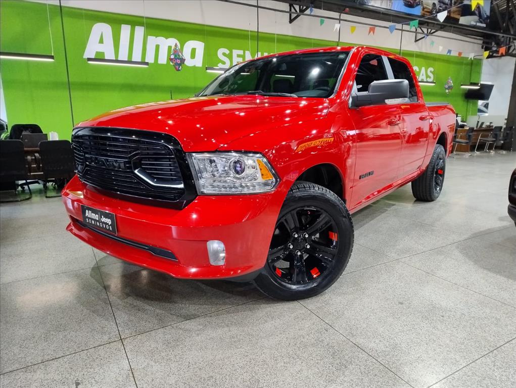CLASSIC 5.7 V8 GASOLINA LARAMIE NIGHT EDITION CD 4X4 AUTOMÁTICO0