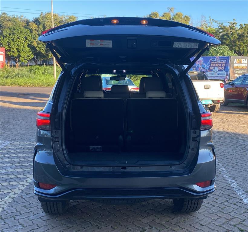 HILUX SW4 2.8 D-4D TURBO DIESEL DIAMOND 7L 4X4 AUTOMÁTICO9