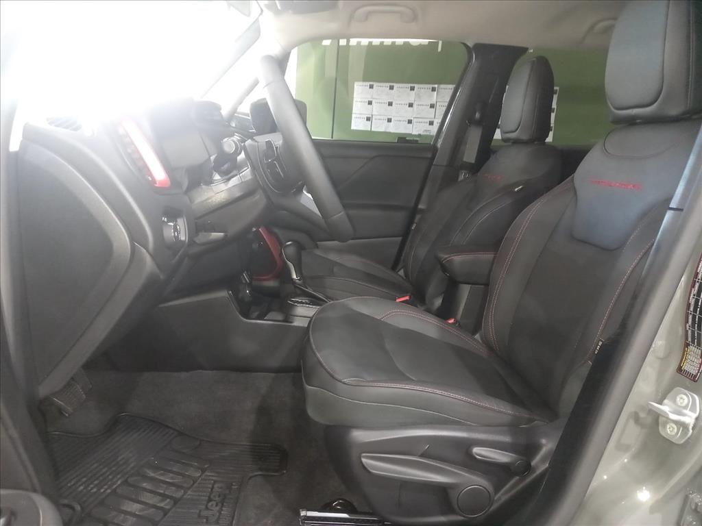 RENEGADE 1.3 T270 TURBO FLEX TRAILHAWK 4X4 AT99