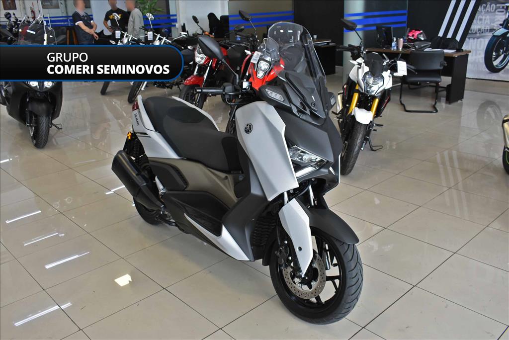 XMAX 250 CONNECTED ABS1