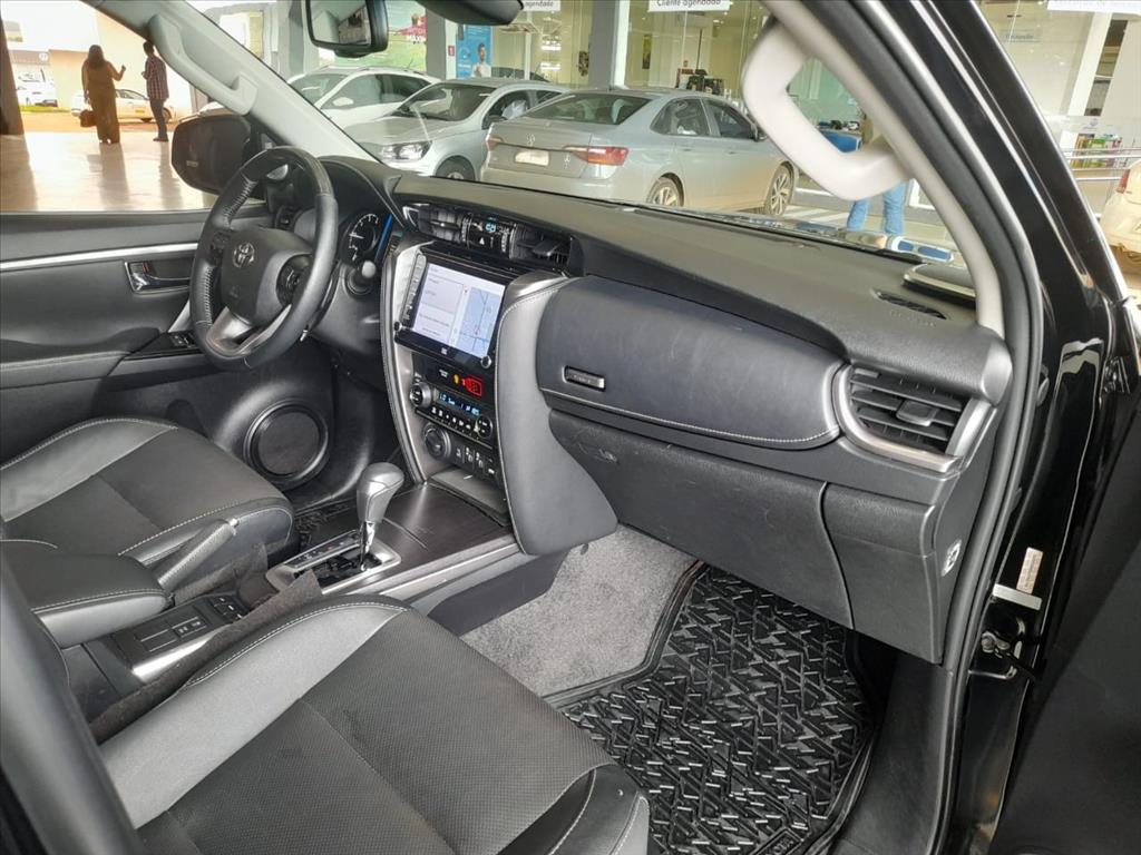 HILUX SW4 2.8 D-4D TURBO DIESEL SRX 7L 4X4 AUTOMÁTICO10