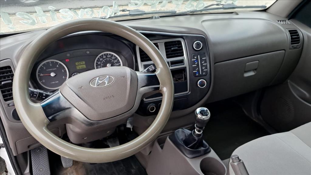 HR 2.5 LONGO SEM CAÇAMBA 4X2 16V 130CV TURBO INTERCOOLER DIESEL 2P MANUAL6