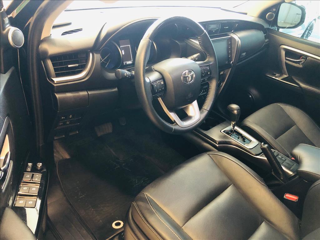 HILUX SW4 2.8 D-4D TURBO DIESEL SRX 4X4 AUTOMÁTICO6