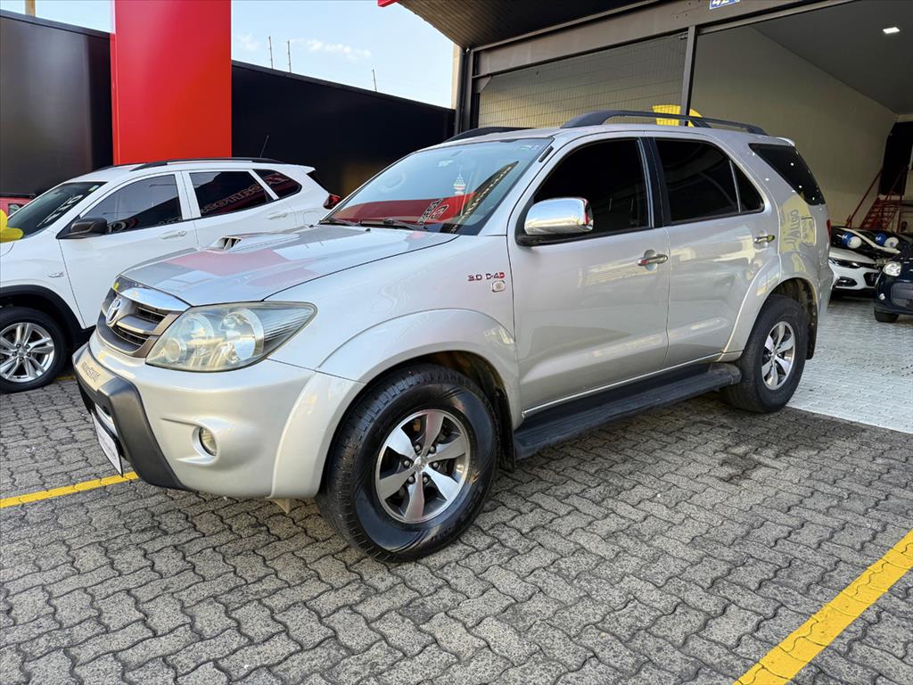 Toyota Hilux Sw4 - 3.0 SRV 4X4 16V TURBO INTERCOOLER DIESEL 4P AUTOMÁTICO