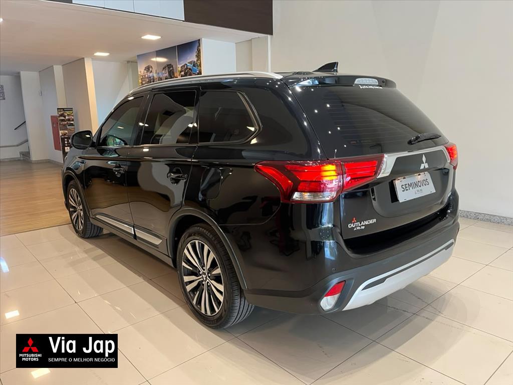 Mitsubishi-OUTLANDER-2.0 MIVEC GASOLINA HPE AUTOMÁTICO