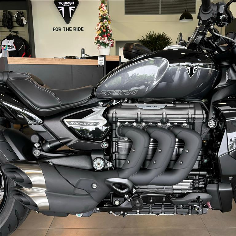 TRIUMPH-ROCKET-III STORM R