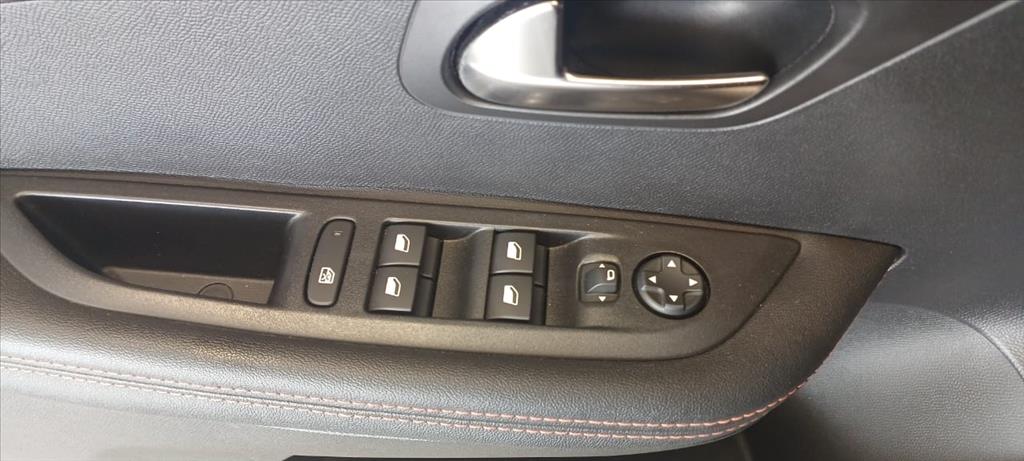 208 1.6 16V FLEX ROADTRIP AT69