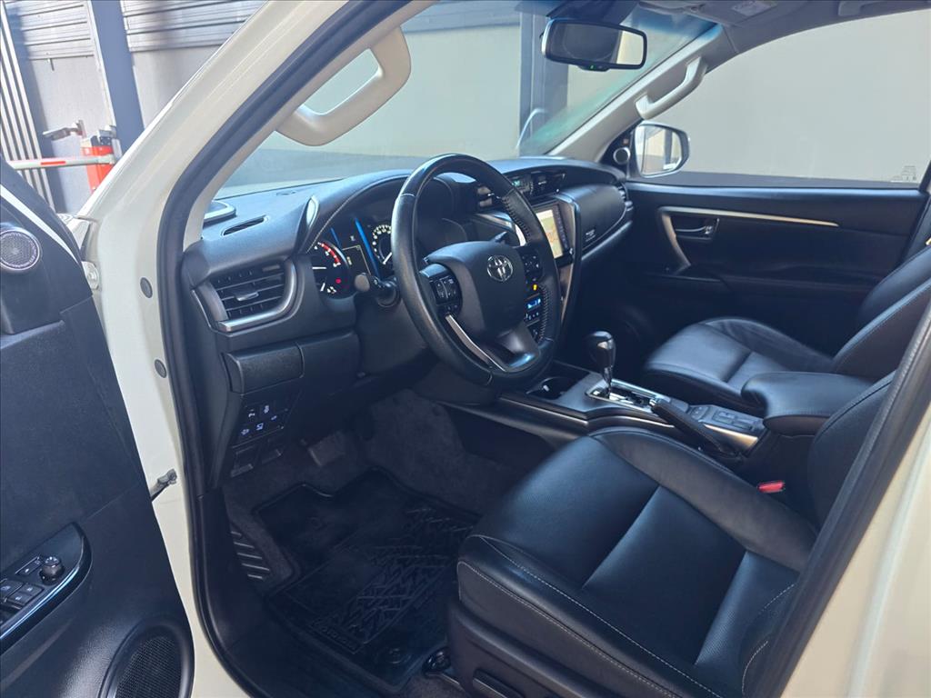 HILUX SW4 2.8 D-4D TURBO DIESEL SRX 4X4 AUTOMÁTICO7