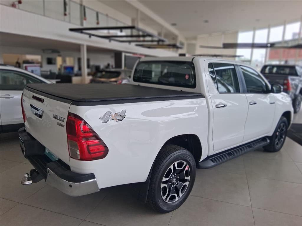 HILUX 2.8 D-4D TURBO DIESEL CD SRV 4X4 AUTOMÁTICO3
