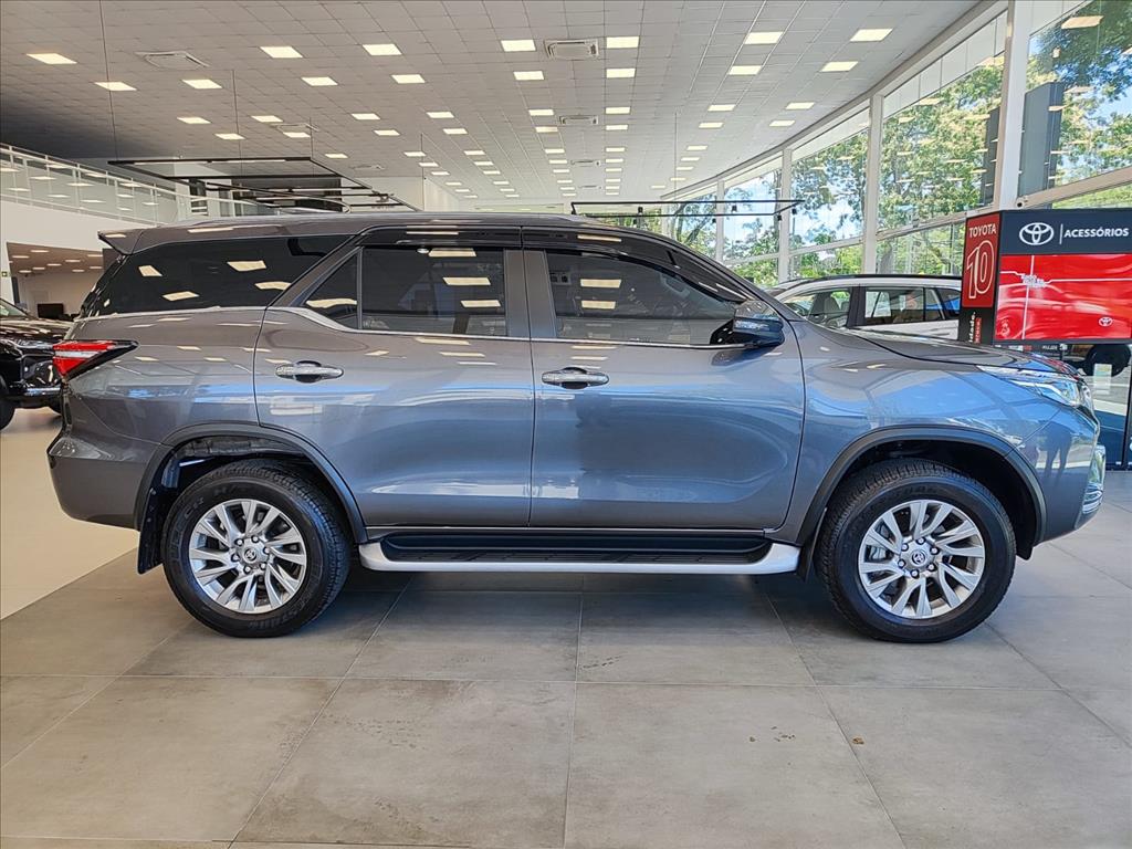 HILUX SW4 2.8 D-4D TURBO DIESEL SRX 7L 4X4 AUTOMÁTICO7