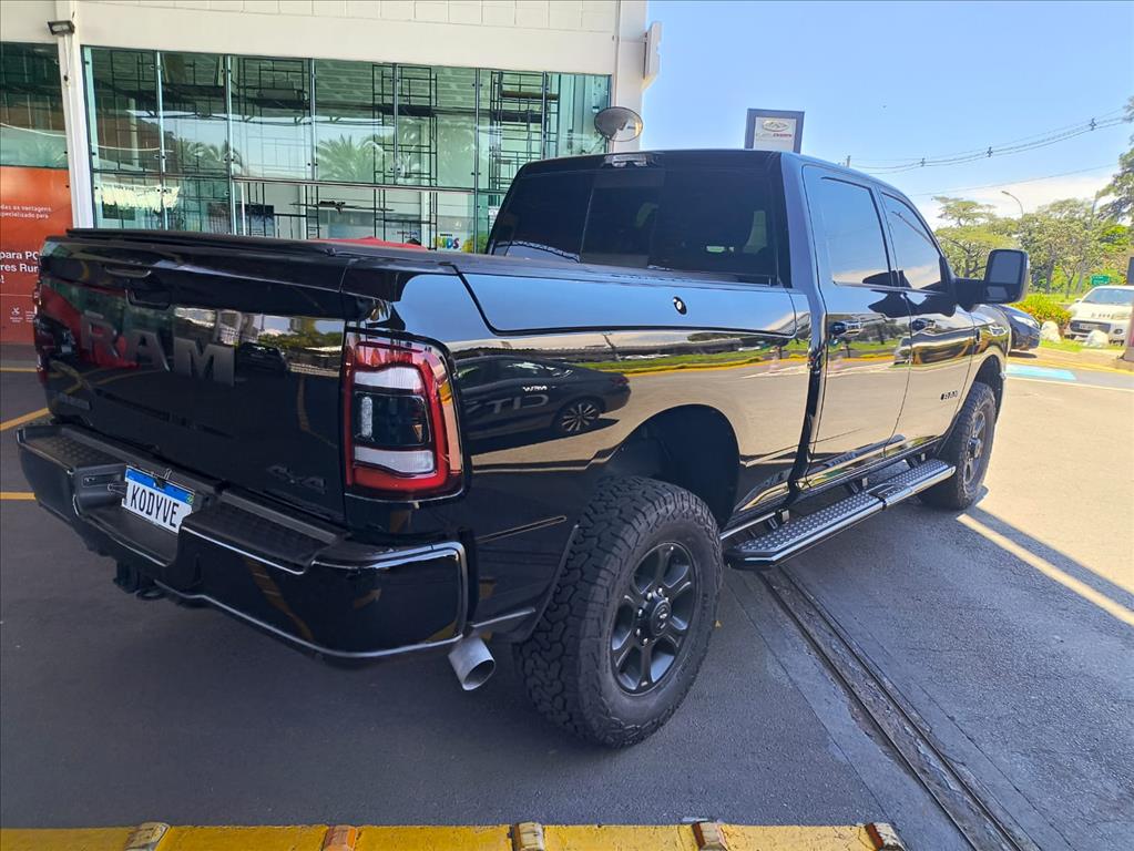 2500 6.7 I6 TURBO DIESEL LARAMIE NIGHT EDITION CD 4X4 AUTOMÁTICO3