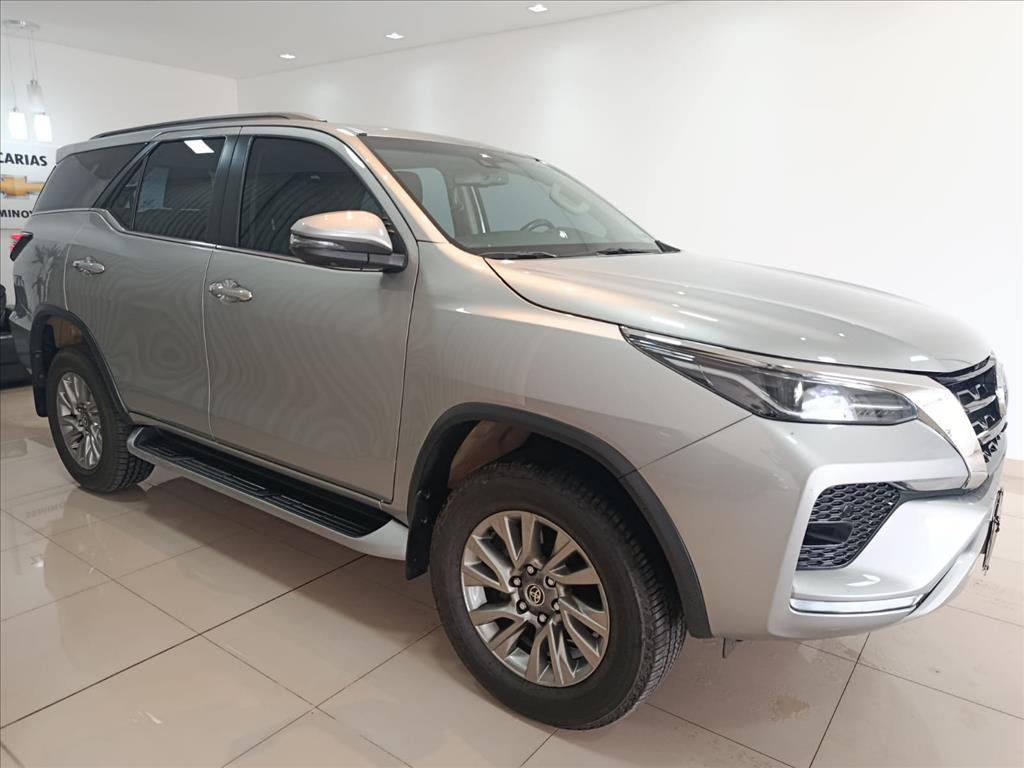 HILUX SW4 2.8 D-4D TURBO DIESEL SRX 7L 4X4 AUTOMÁTICO2