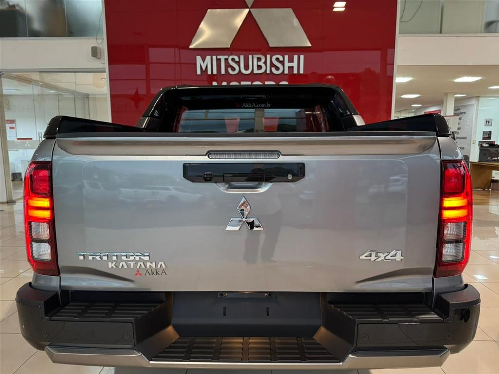 Mitsubishi-TRITON-2.4 BITURBO DIESEL CD KATANA 4X4 AUTOMÁTICO