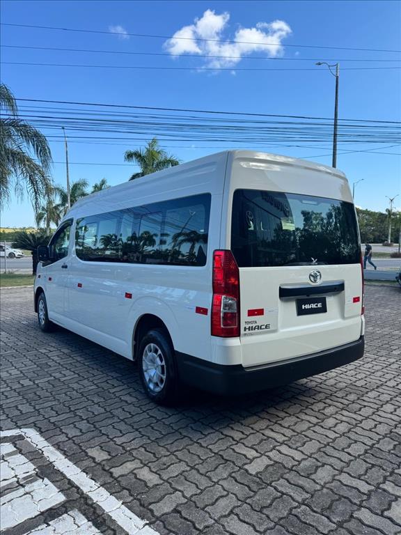 HIACE 2.8 D-4D TURBO DIESEL MINIBUS 15+1 DX AUTOMÁTICO5