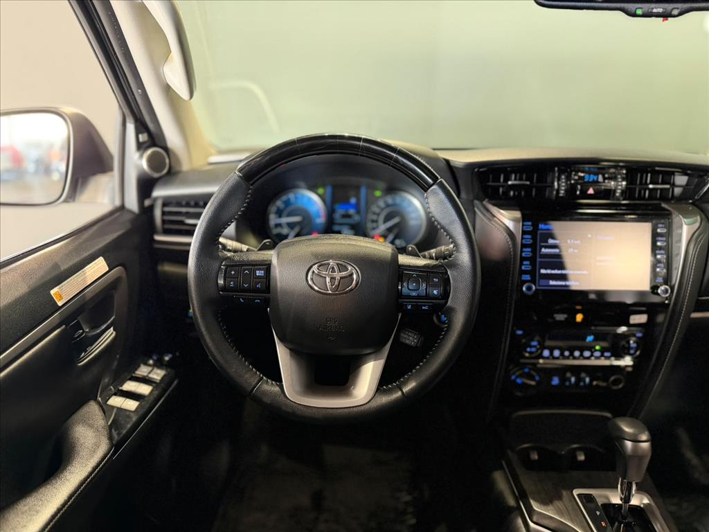 HILUX SW4 2.8 D-4D TURBO DIESEL SRX 7L 4X4 AUTOMÁTICO6