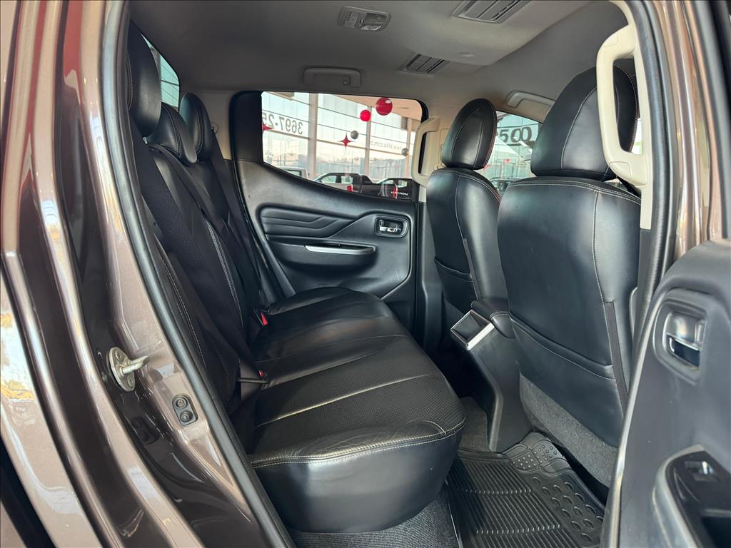 Mitsubishi-L200 TRITON-2.4 16V TURBO DIESEL SPORT HPE-S CD 4P 4X4 AUTOMÁTICO