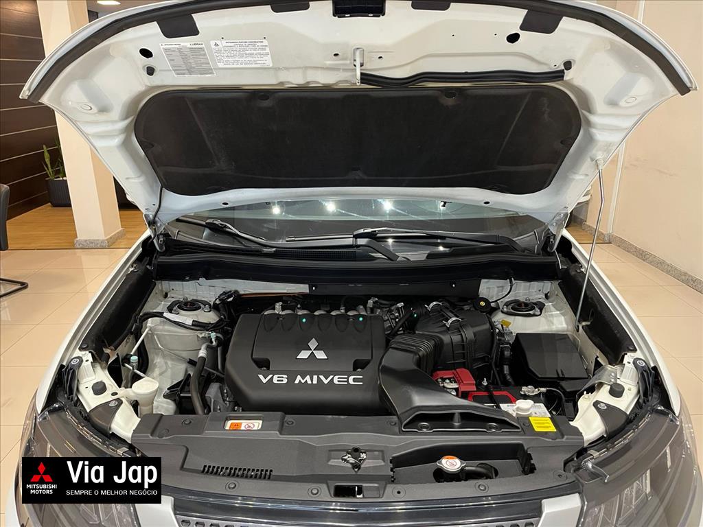 Mitsubishi-OUTLANDER-3.0 MIVEC V6 GASOLINA HPE-S AWD AUTOMÁTICO