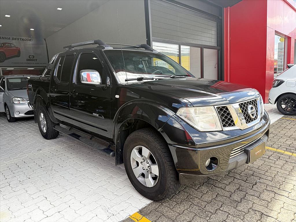 Nissan Frontier - 2.5 LE 4X4 CD TURBO ELETRONIC DIESEL 4P MANUAL