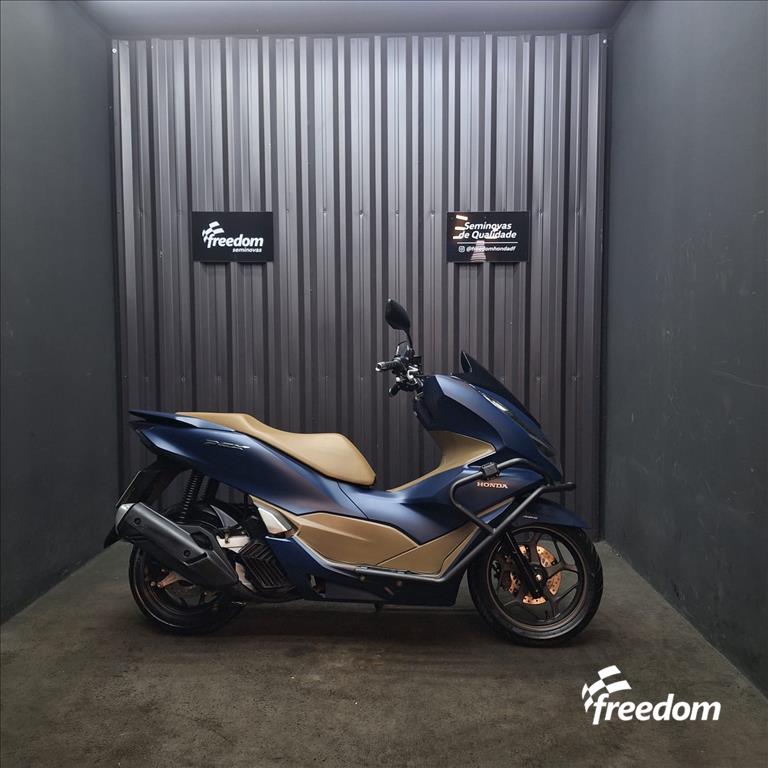 Moto HONDA do modelo PCX 160 DLX 2023/2023