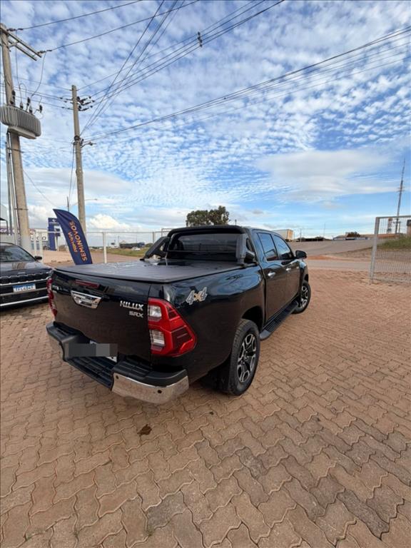 HILUX 2.8 D-4D TURBO DIESEL CD SRX 4X4 AUTOMÁTICO2