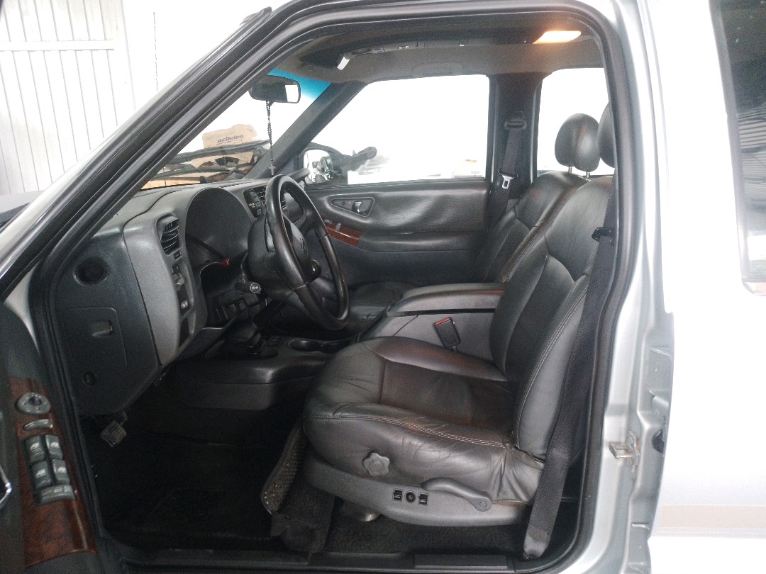 GM - Chevrolet-S10-2.8 EXECUTIVE 4X4 CD 12V TURBO ELECTRONIC INTERCOOLER DIESEL 4P MANUAL