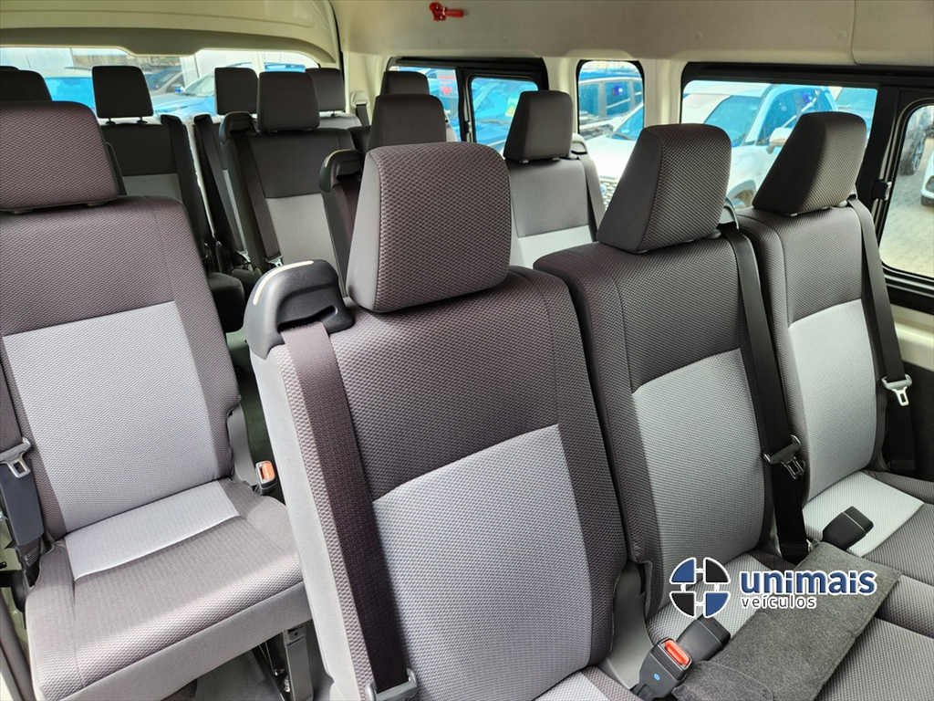 TOYOTA HIACE 2.8 D-4D TURBO DIESEL MINIBUS 15+1 DX AUTOMÁTICO — foto 11