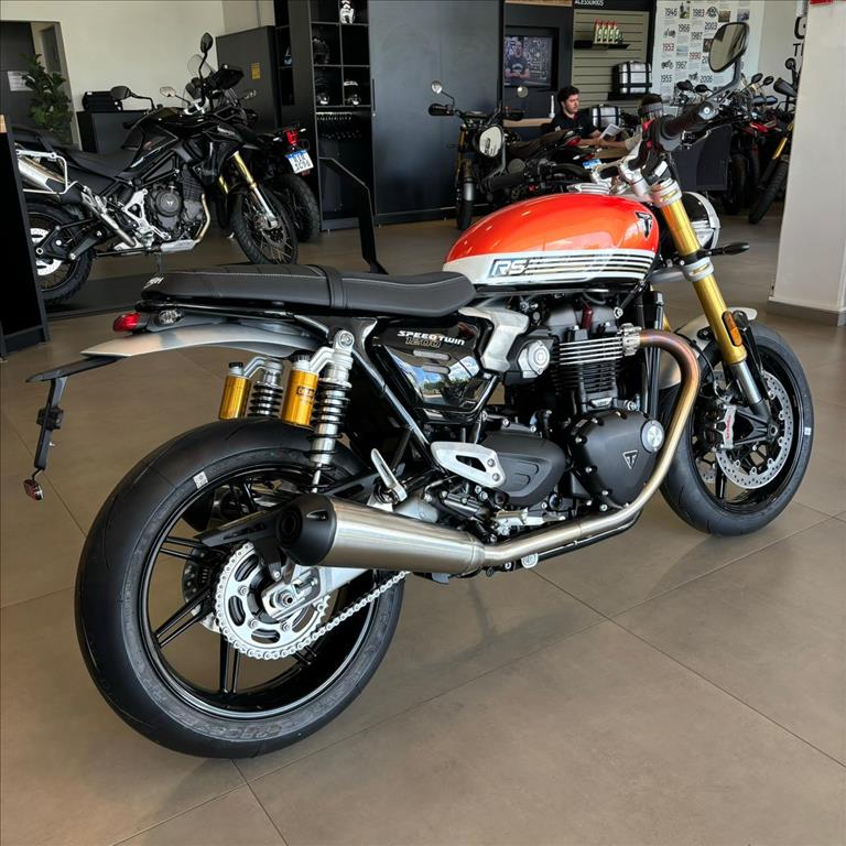 TRIUMPH-SPEED-TWIN RS