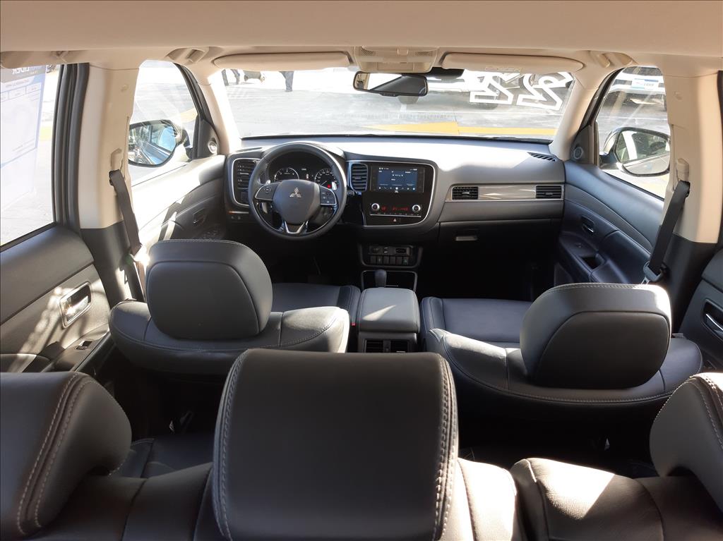 OUTLANDER 2.2 MIVEC DI-D DIESEL HPE-S AWD AUTOMÁTICO OUTLANDER 2.2 MIVEC DI-D DIESEL HPE-S AWD AUTOMÁTICO