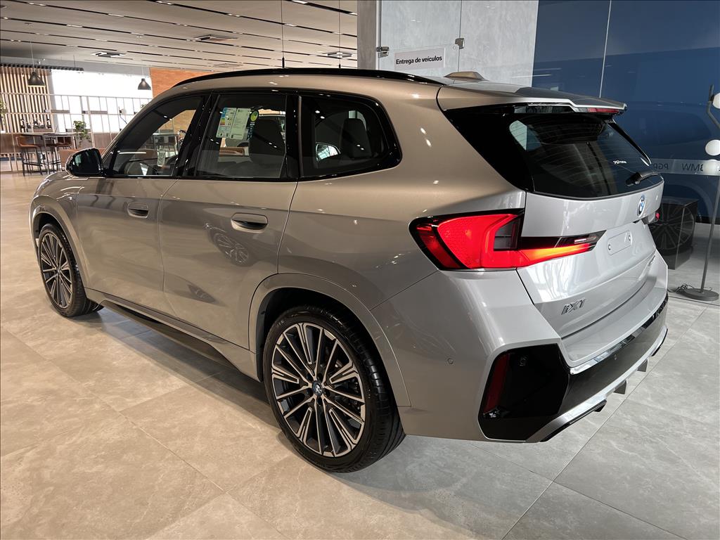 iX1 ELÉTRICO XDRIVE30 M SPORT8