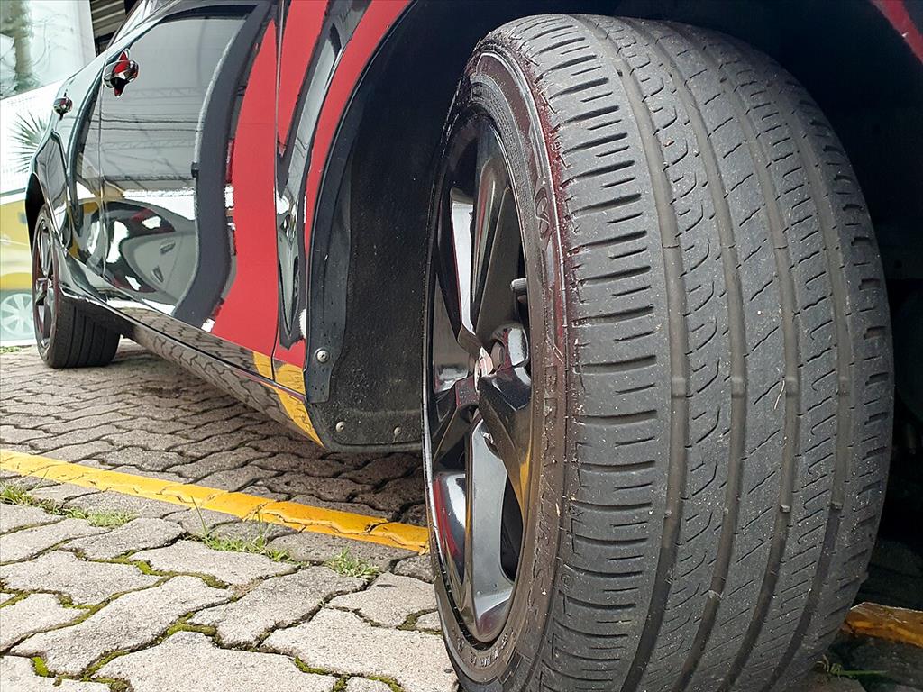 Volvo V40 - 2.0 T4 KINETIC GASOLINA 4P AUTOMÁTICO