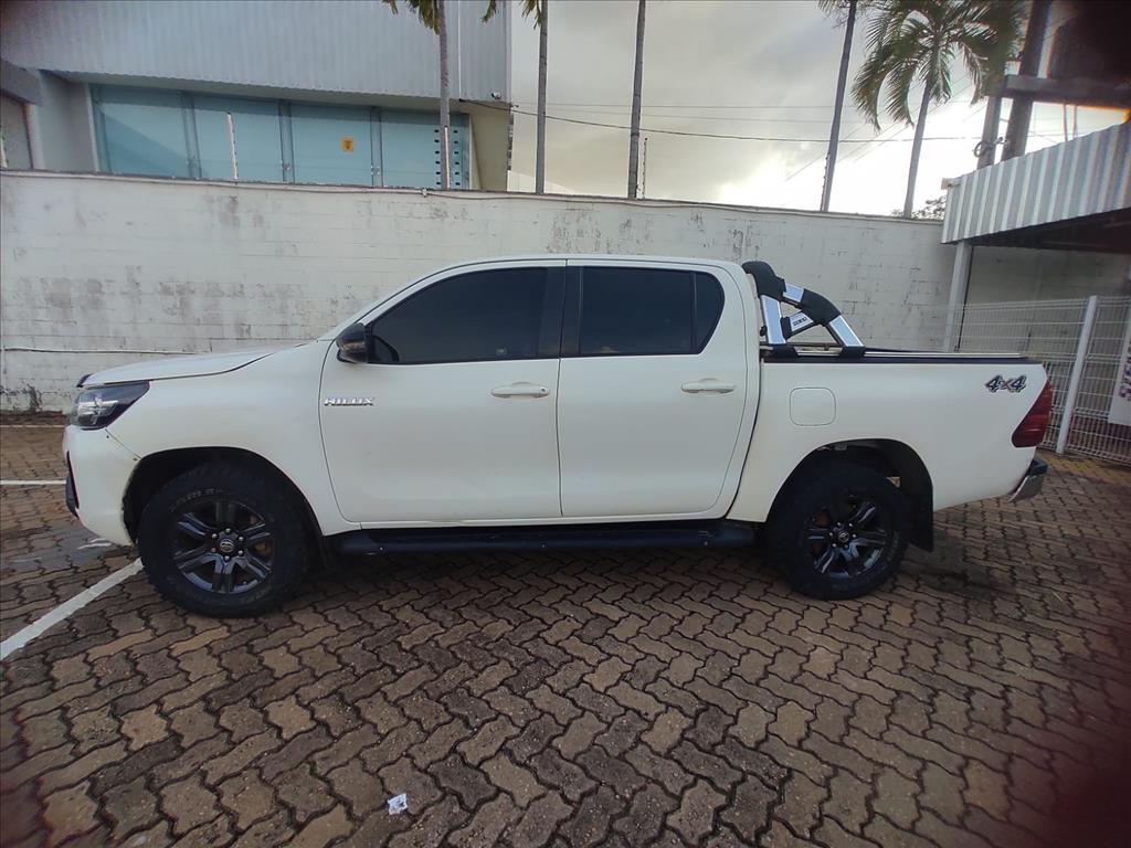 HILUX 2.8 D-4D TURBO DIESEL CD SR 4X4 AUTOMÁTICO2