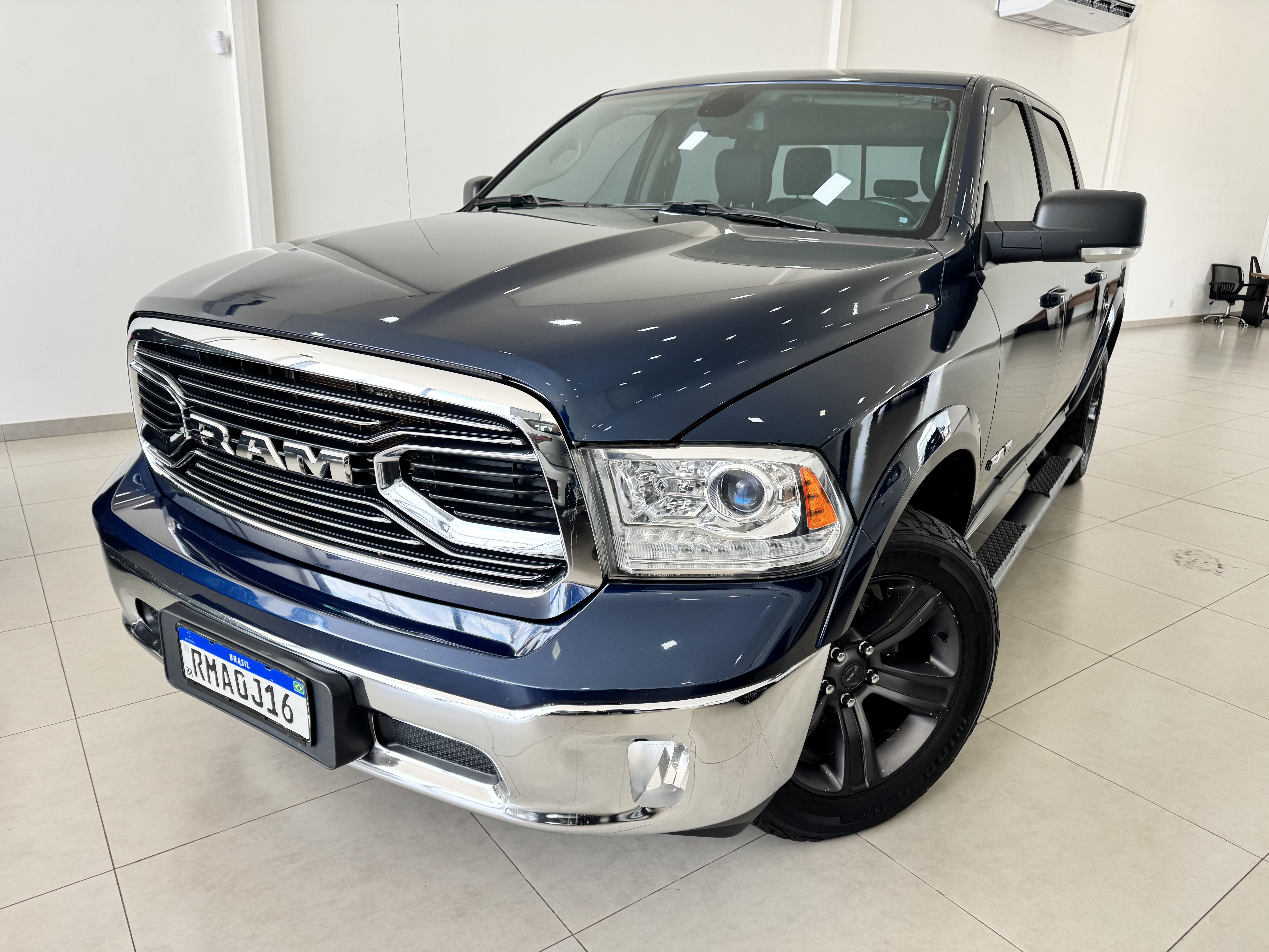 CLASSIC 5.7 V8 GASOLINA LARAMIE CD 4X4 AUTOMÁTICO1