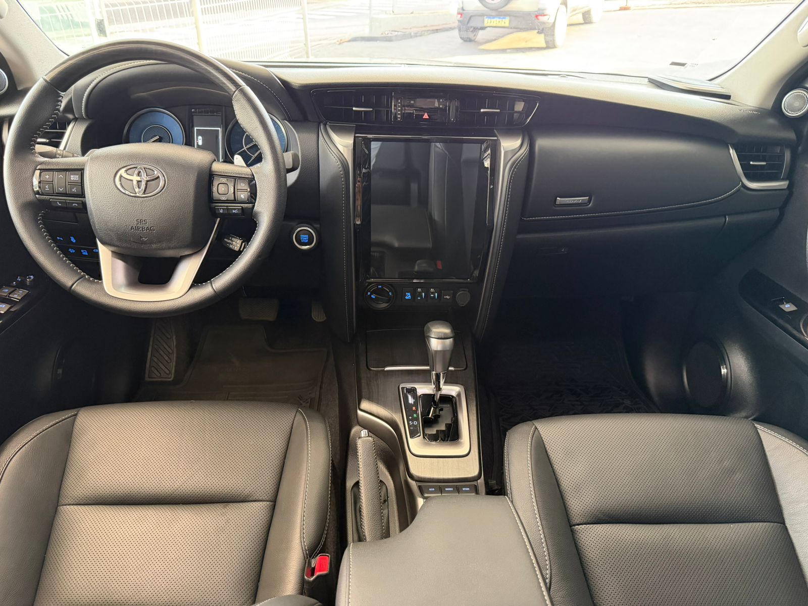 HILUX SW4 2.8 D-4D TURBO DIESEL SRX PLATINUM 7L 4X4 AUTOMÁTICO6