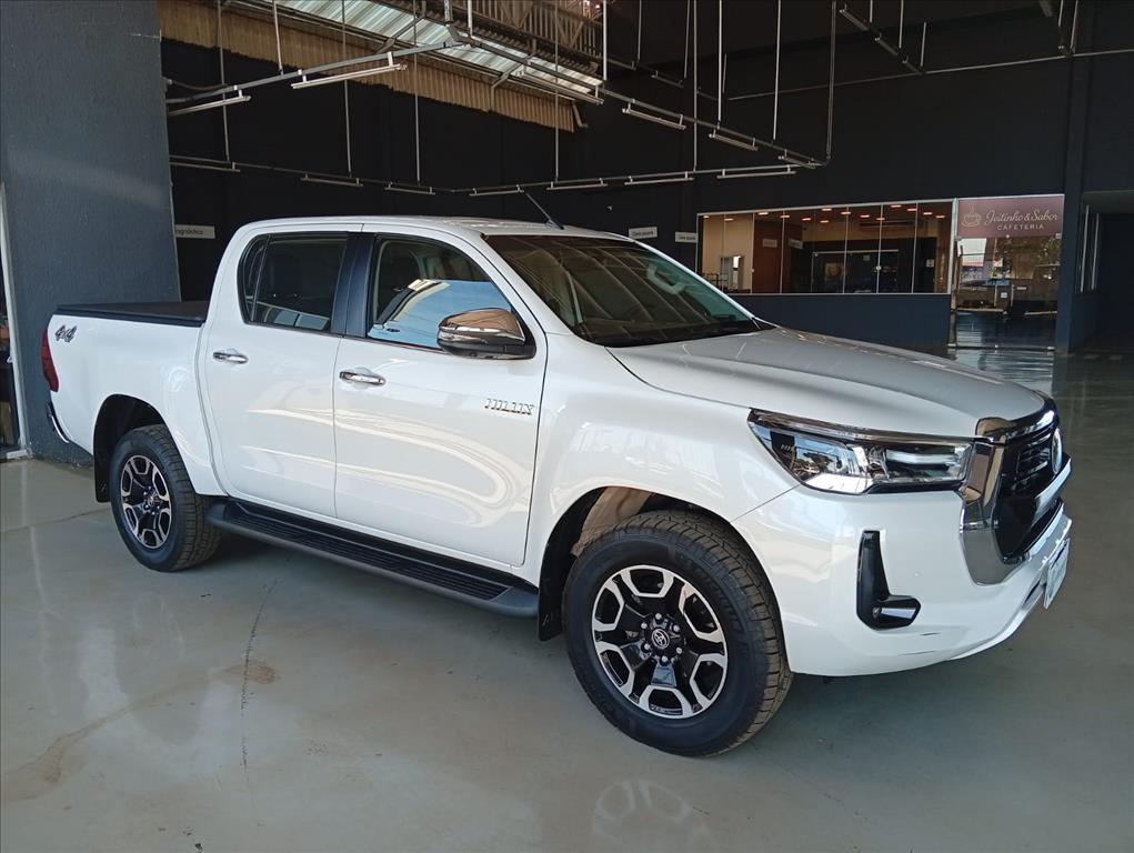 HILUX 2.8 D-4D TURBO DIESEL CD SRX 4X4 AUTOMÁTICO2