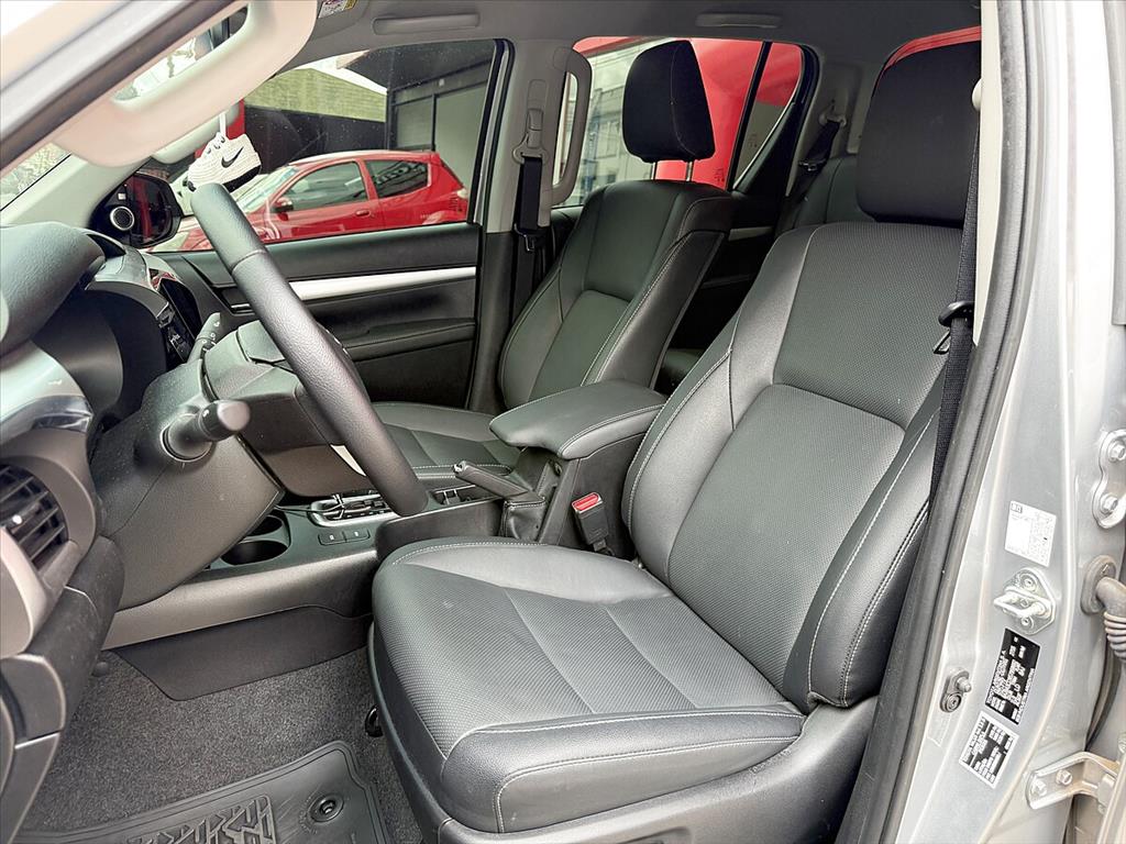 Toyota Hilux - 2.8 D-4D TURBO DIESEL CD SRX 4X4 AUTOMÁTICO