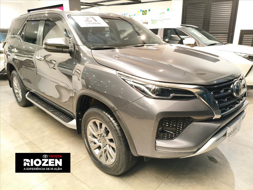 HILUX 2.8 D-4D TURBO DIESEL CD SRX 4X4 AUTOMÁTICO
