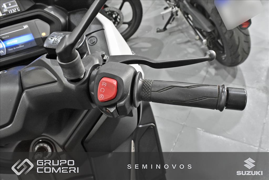 XMAX 250 CONNECTED ABS11