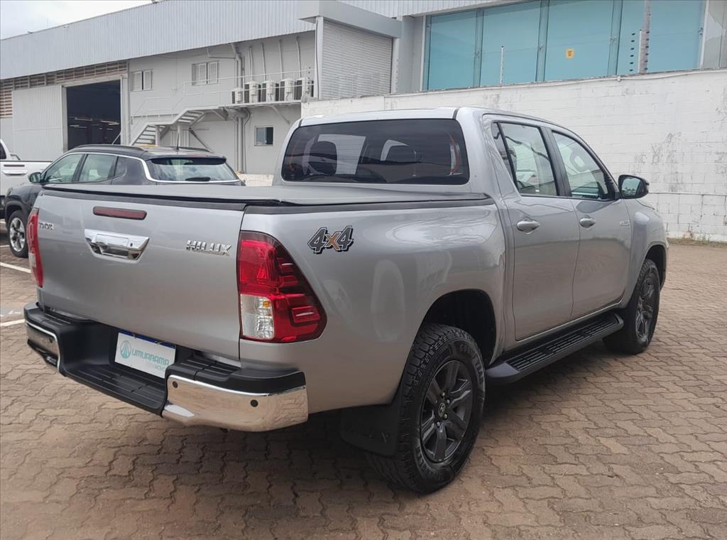 HILUX 2.8 D-4D TURBO DIESEL CD SR 4X4 AUTOMÁTICO3