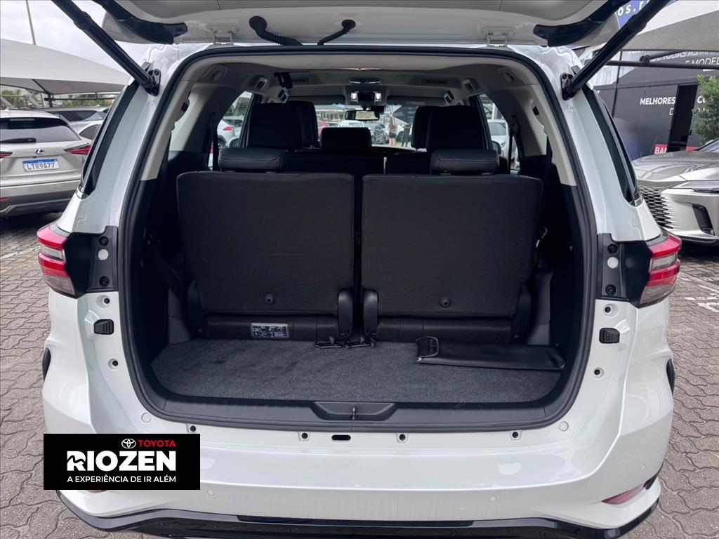 HILUX SW4 2.8 D-4D TURBO DIESEL SRX PLATINUM 7L 4X4 AUTOMÁTICO4