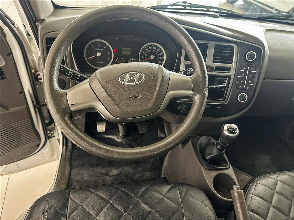 HR 2.5 LONGO SEM CAÇAMBA 4X2 16V 130CV TURBO INTERCOOLER DIESEL 2P MANUAL4