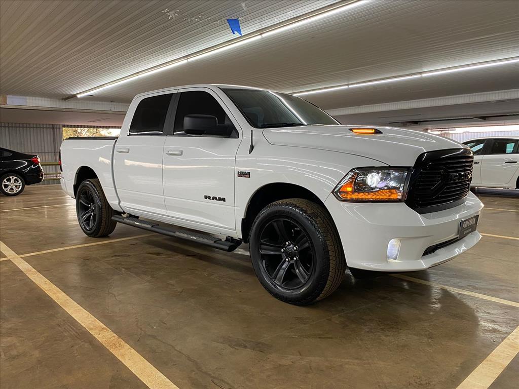 CLASSIC 5.7 V8 GASOLINA LARAMIE CD 4X4 AUTOMÁTICO1