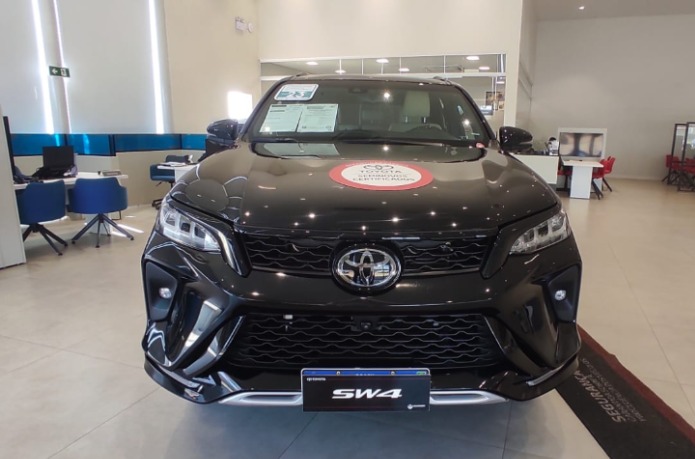 HILUX SW4 2.8 D-4D TURBO DIESEL DIAMOND 7L 4X4 AUTOMÁTICO