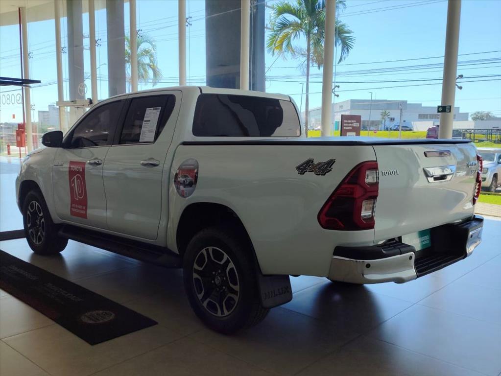 HILUX 2.8 D-4D TURBO DIESEL CD SRX 4X4 AUTOMÁTICO2
