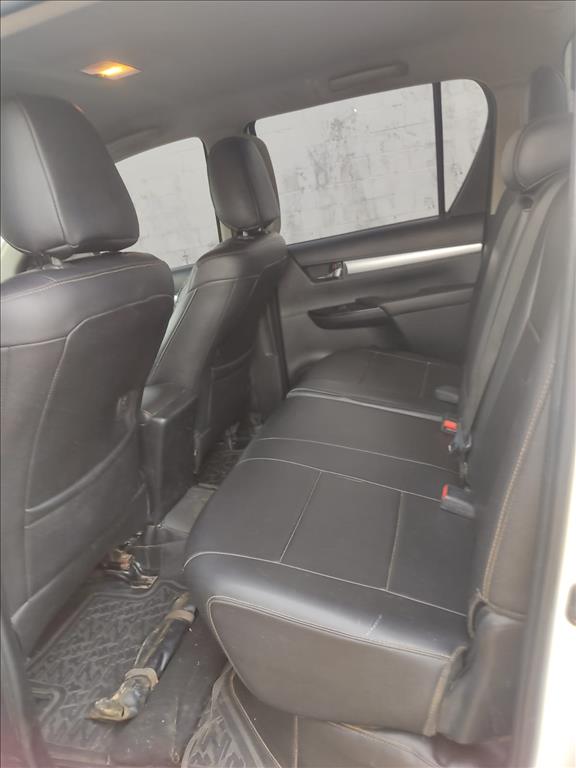HILUX 2.8 D-4D TURBO DIESEL CD SR 4X4 AUTOMÁTICO15