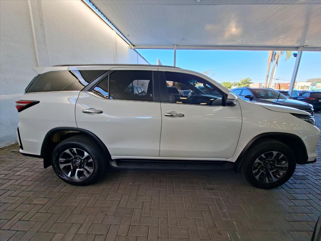 HILUX SW4 2.8 D-4D TURBO DIESEL SRX PLATINUM 7L 4X4 AUTOMÁTICO3
