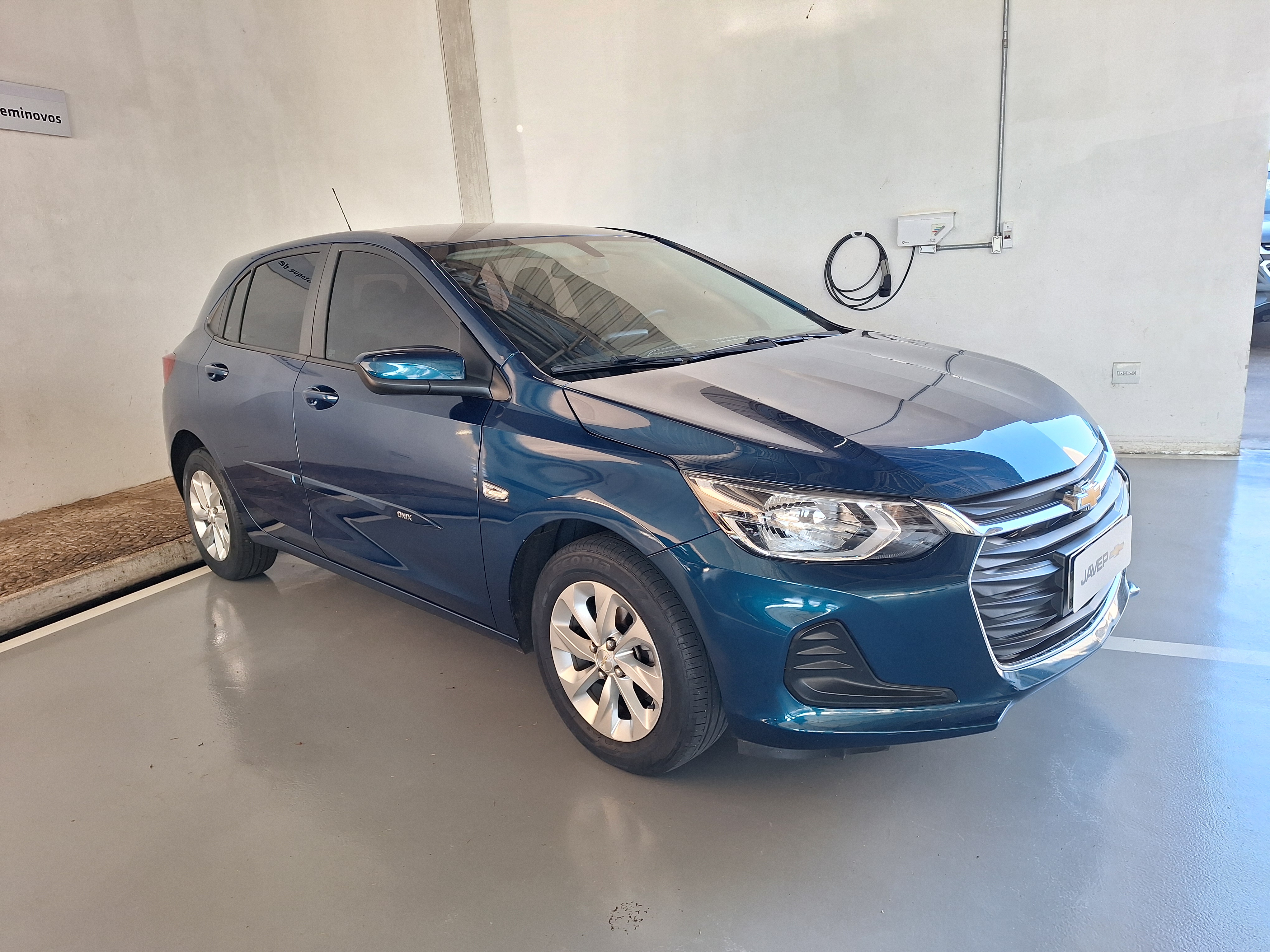GM - Chevrolet-ONIX-1.0 FLEX LT MANUAL