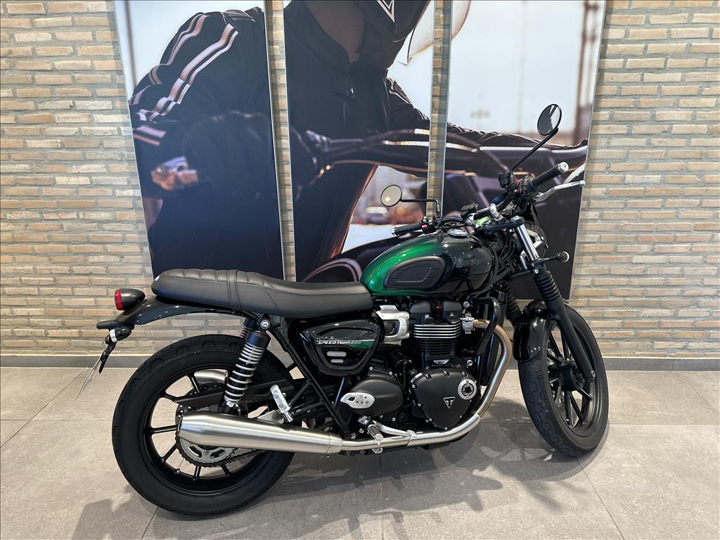 TRIUMPH-SPEED-TWIN 900